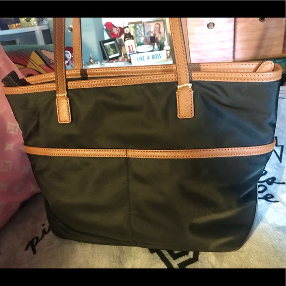 Authentic Michael Kors Black Kelsey Tote Mid size - Picture 2 of 15